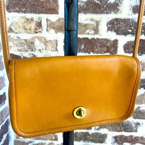 Coach leather small leather purse- vintage masterpiece!